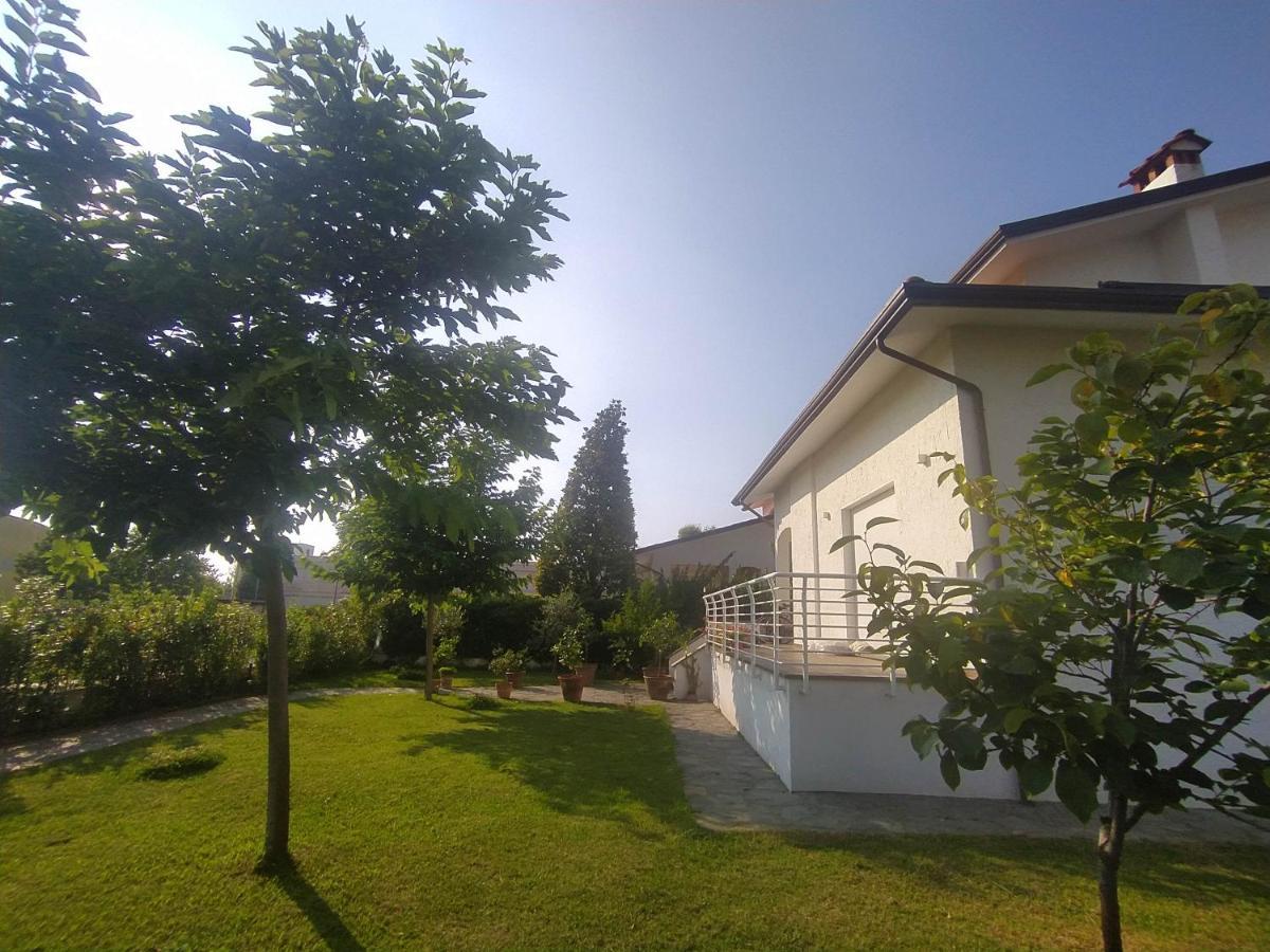 B&B Villa La Bouganville Камайоре Екстер'єр фото