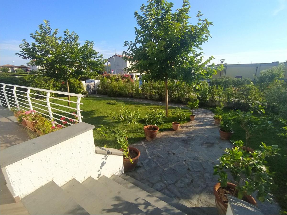 B&B Villa La Bouganville Камайоре Екстер'єр фото