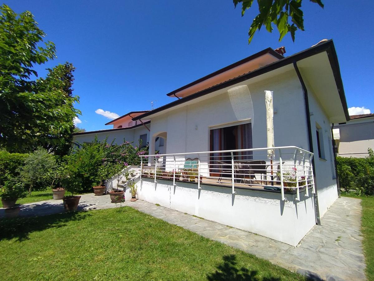 B&B Villa La Bouganville Камайоре Екстер'єр фото